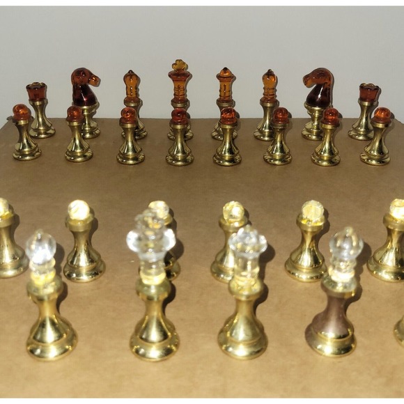 VTG Brass Metal & Amber & Clear Glass Chess Set 32 Pieces Complete, Felt Bottoms - Picture 7 of 16